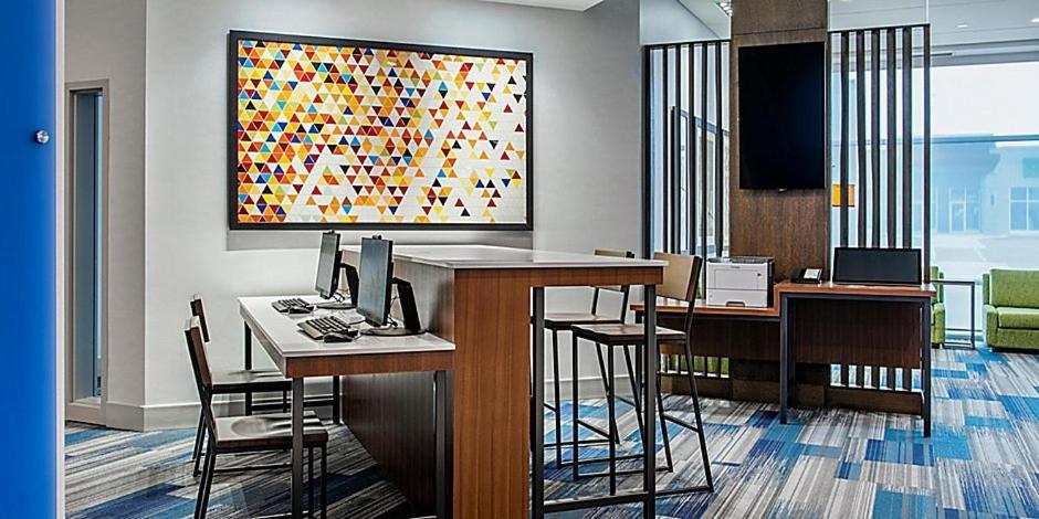 Holiday Inn Express & Suites - Brandon By Ihg מראה חיצוני תמונה