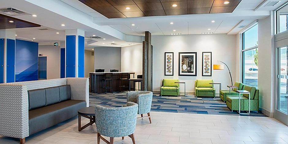 Holiday Inn Express & Suites - Brandon By Ihg מראה חיצוני תמונה