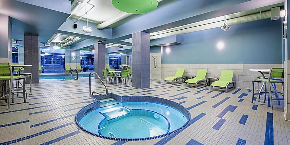 Holiday Inn Express & Suites - Brandon By Ihg מראה חיצוני תמונה