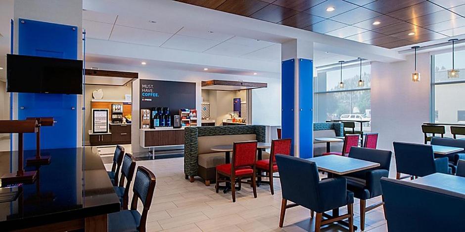 Holiday Inn Express & Suites - Brandon By Ihg מראה חיצוני תמונה