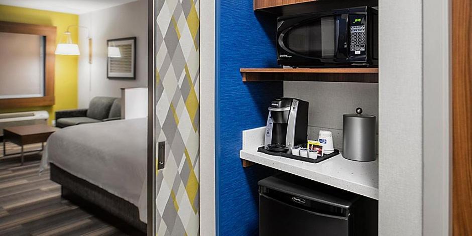 Holiday Inn Express & Suites - Brandon By Ihg מראה חיצוני תמונה