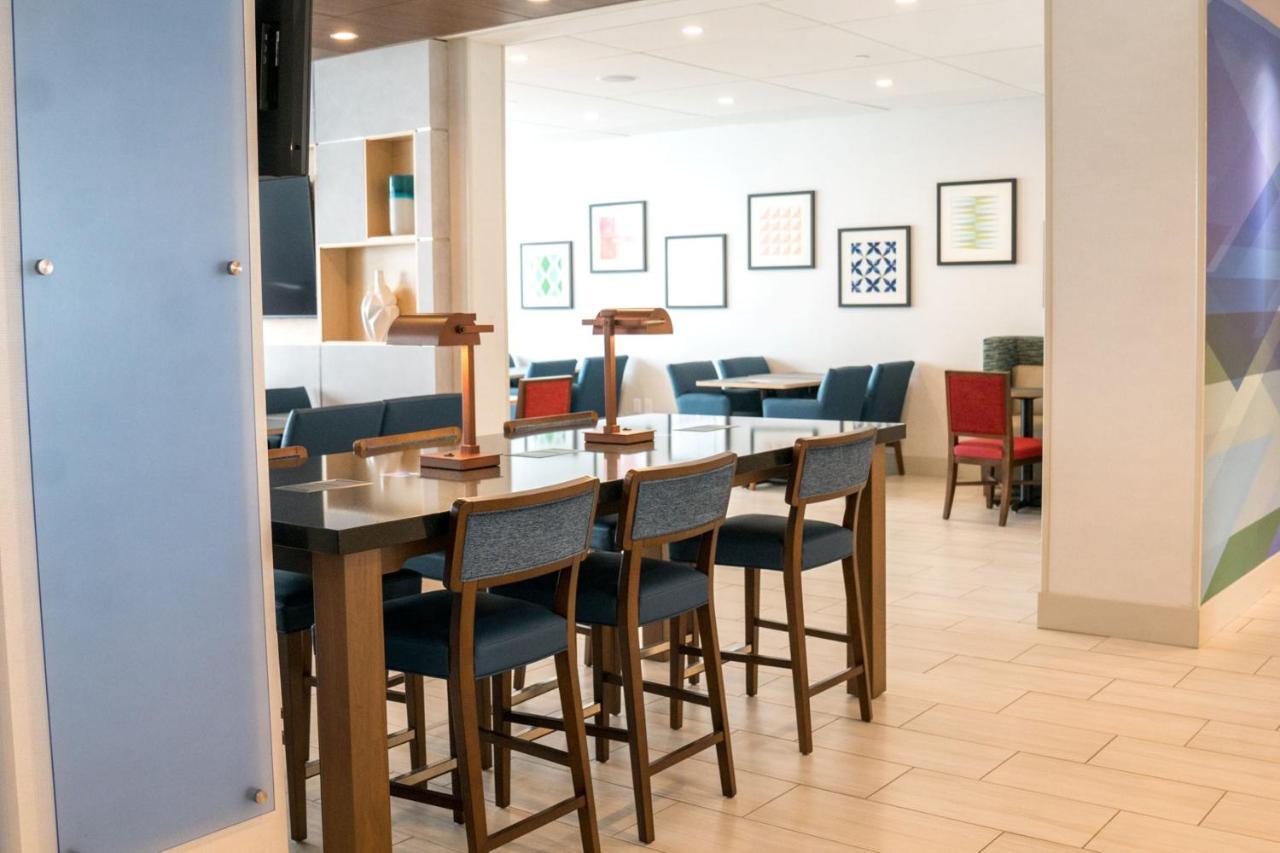 Holiday Inn Express & Suites - Brandon By Ihg מראה חיצוני תמונה