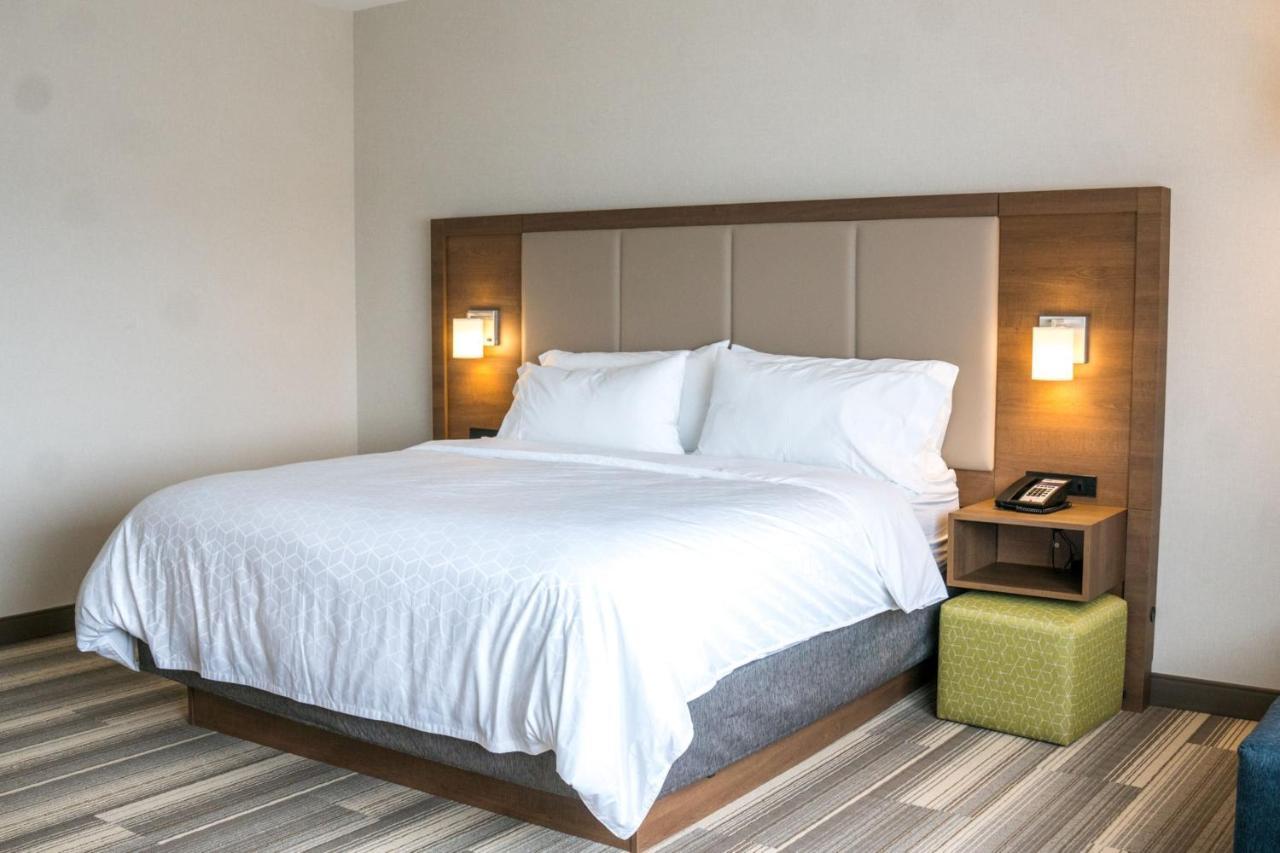 Holiday Inn Express & Suites - Brandon By Ihg מראה חיצוני תמונה