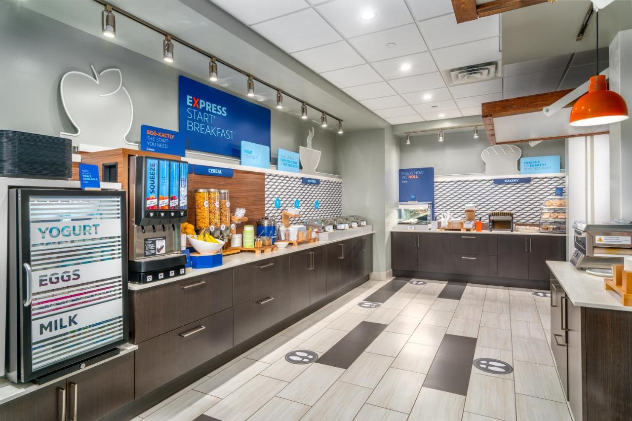 Holiday Inn Express & Suites - Brandon By Ihg מראה חיצוני תמונה