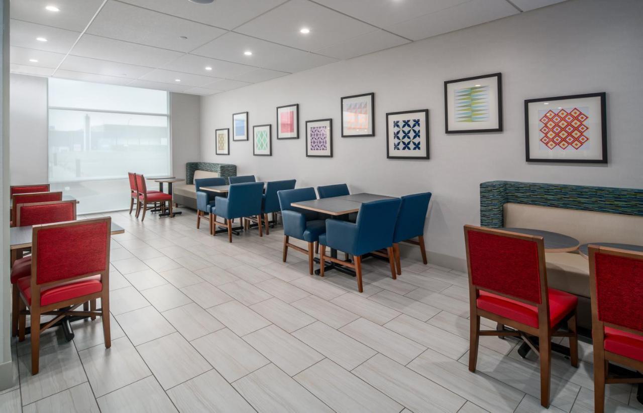 Holiday Inn Express & Suites - Brandon By Ihg מראה חיצוני תמונה