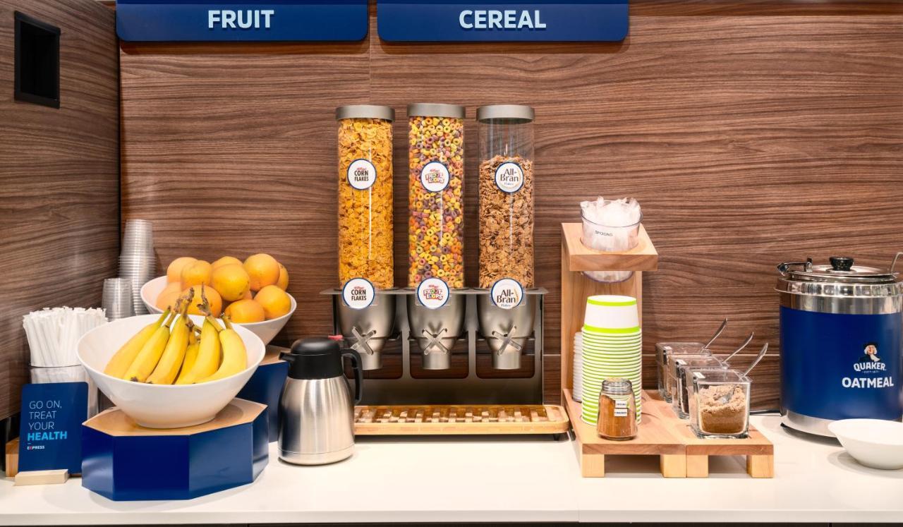 Holiday Inn Express & Suites - Brandon By Ihg מראה חיצוני תמונה