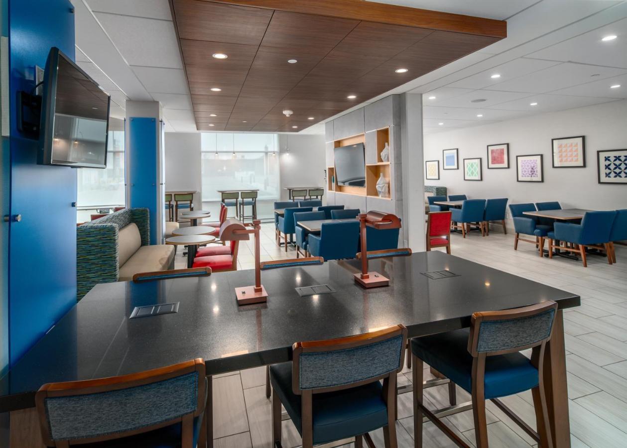 Holiday Inn Express & Suites - Brandon By Ihg מראה חיצוני תמונה