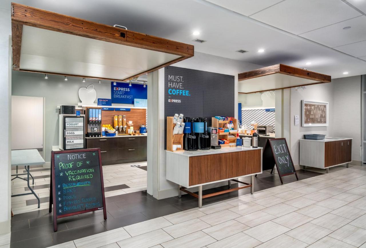 Holiday Inn Express & Suites - Brandon By Ihg מראה חיצוני תמונה