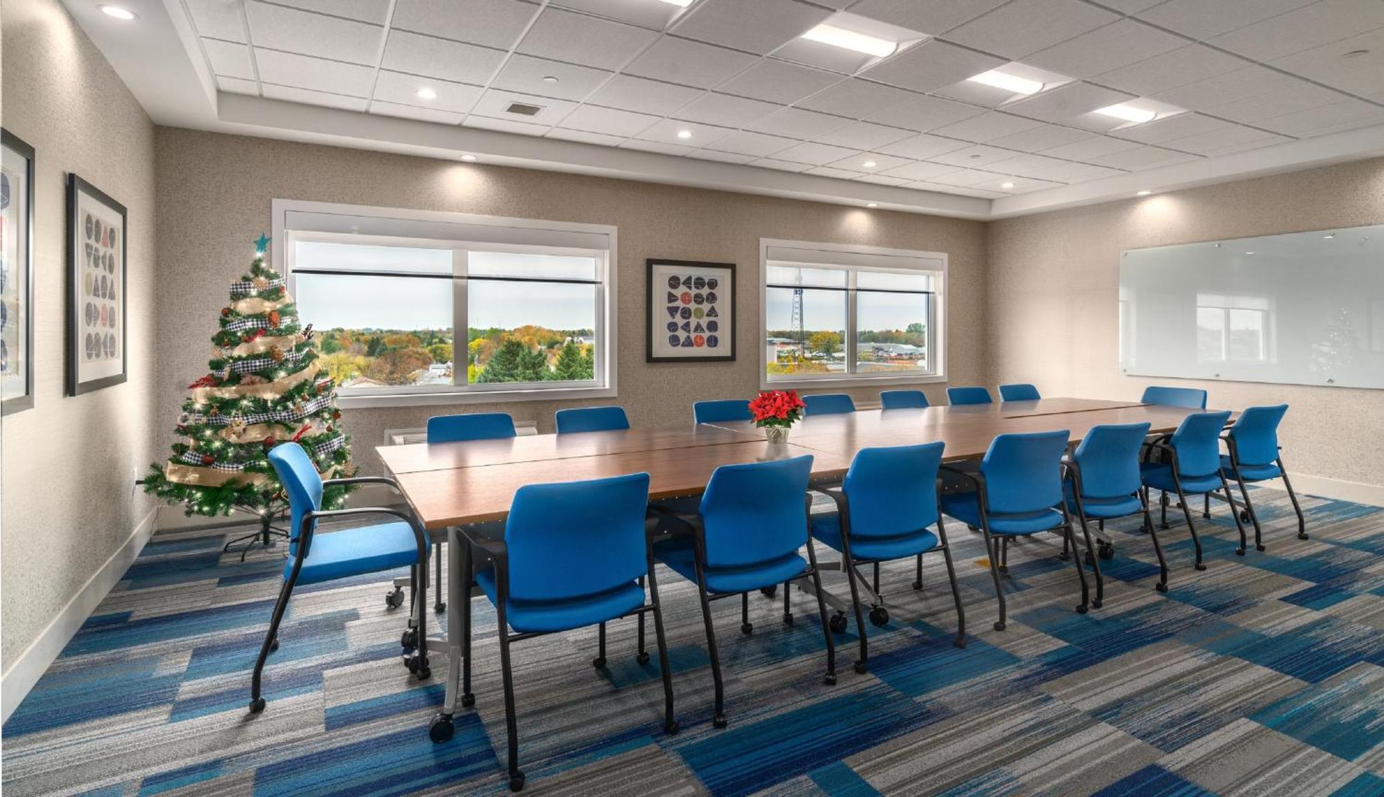 Holiday Inn Express & Suites - Brandon By Ihg מראה חיצוני תמונה