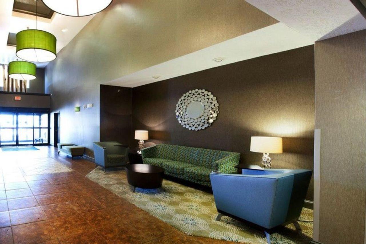 Holiday Inn Express & Suites - Brandon By Ihg מראה חיצוני תמונה